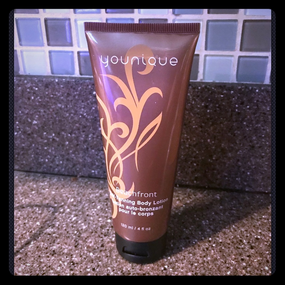 Younique self tanning lotion